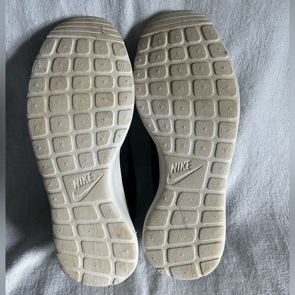 Nike Roshe One (Roshe Run) Sneakers Men’s 8.5 Black - Picture 6 of 8